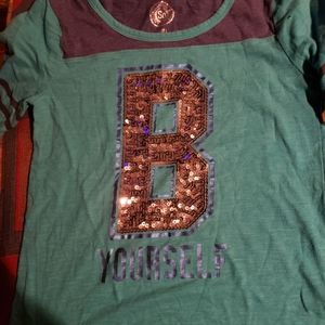 SO girls T shirt phrase " B yourself"
